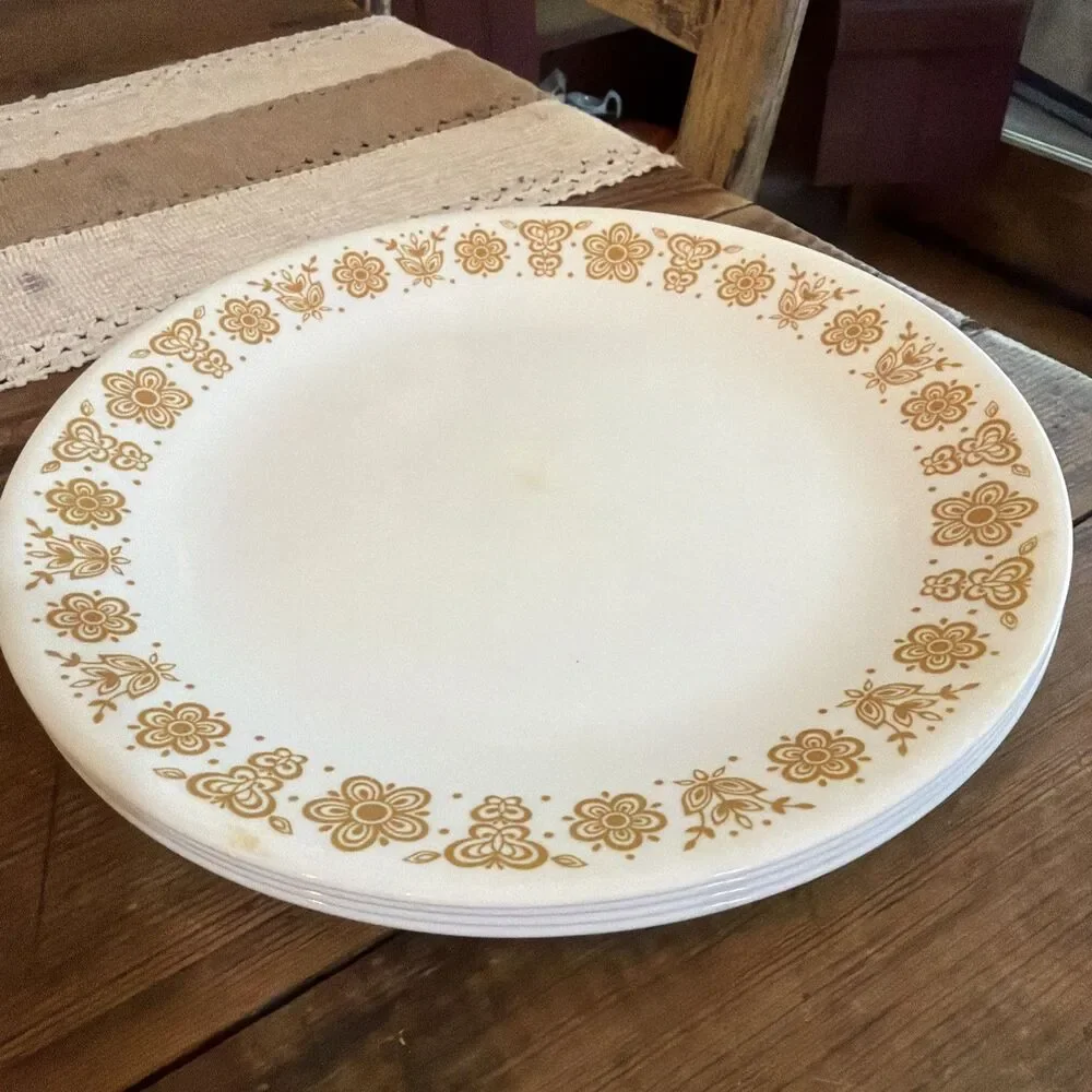 Corelle Butterfly Gold Dinner Plates Nice vintage set of 4, 10.5”